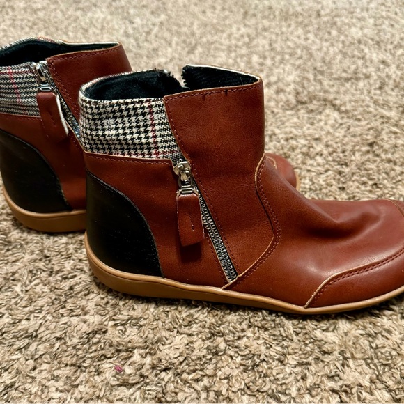 Custom made soft leather boots - Picture 3 of 5